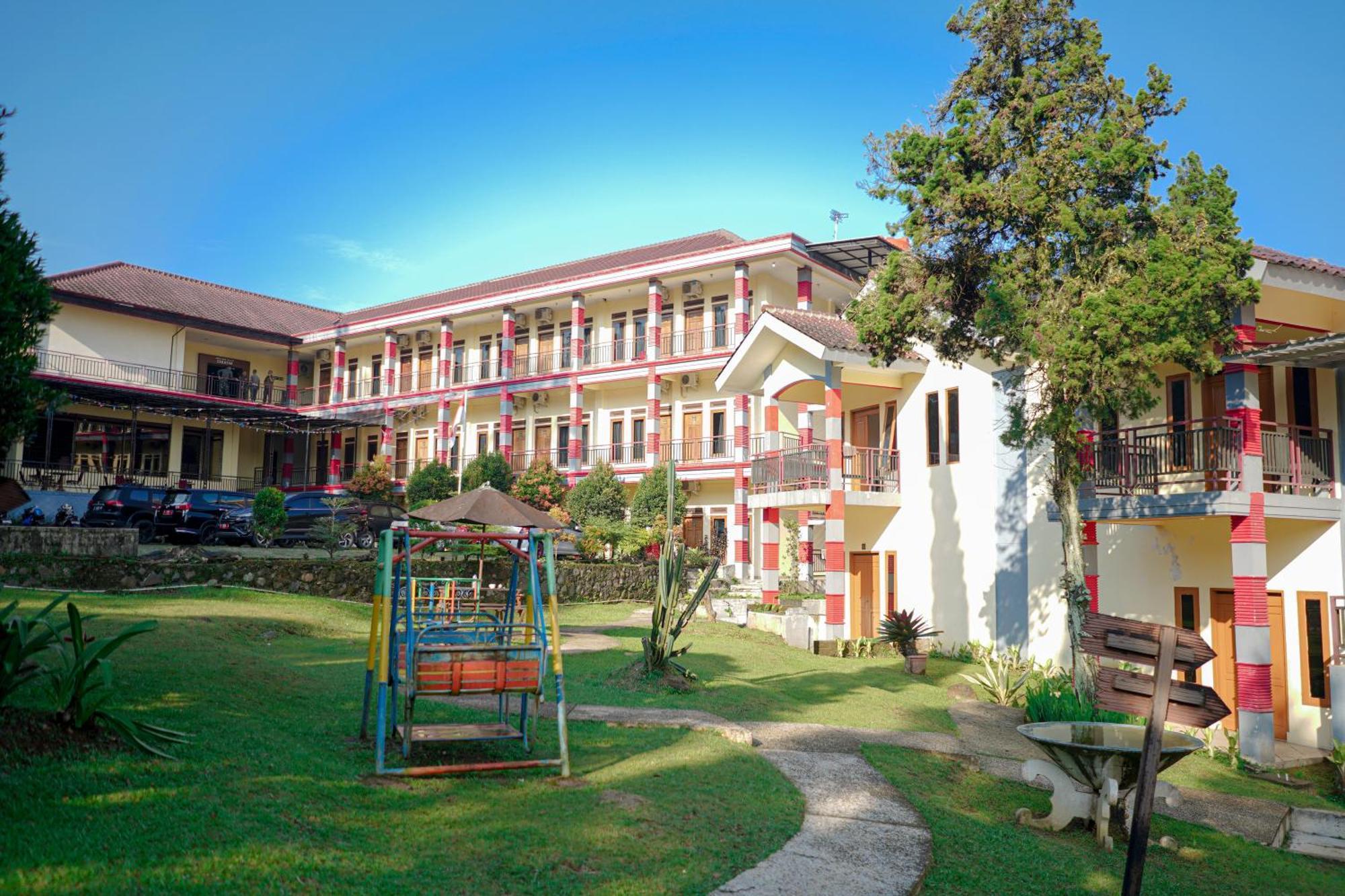 Bayak Hotel Bumdes Cipayung & Resort Ciguntur المظهر الخارجي الصورة